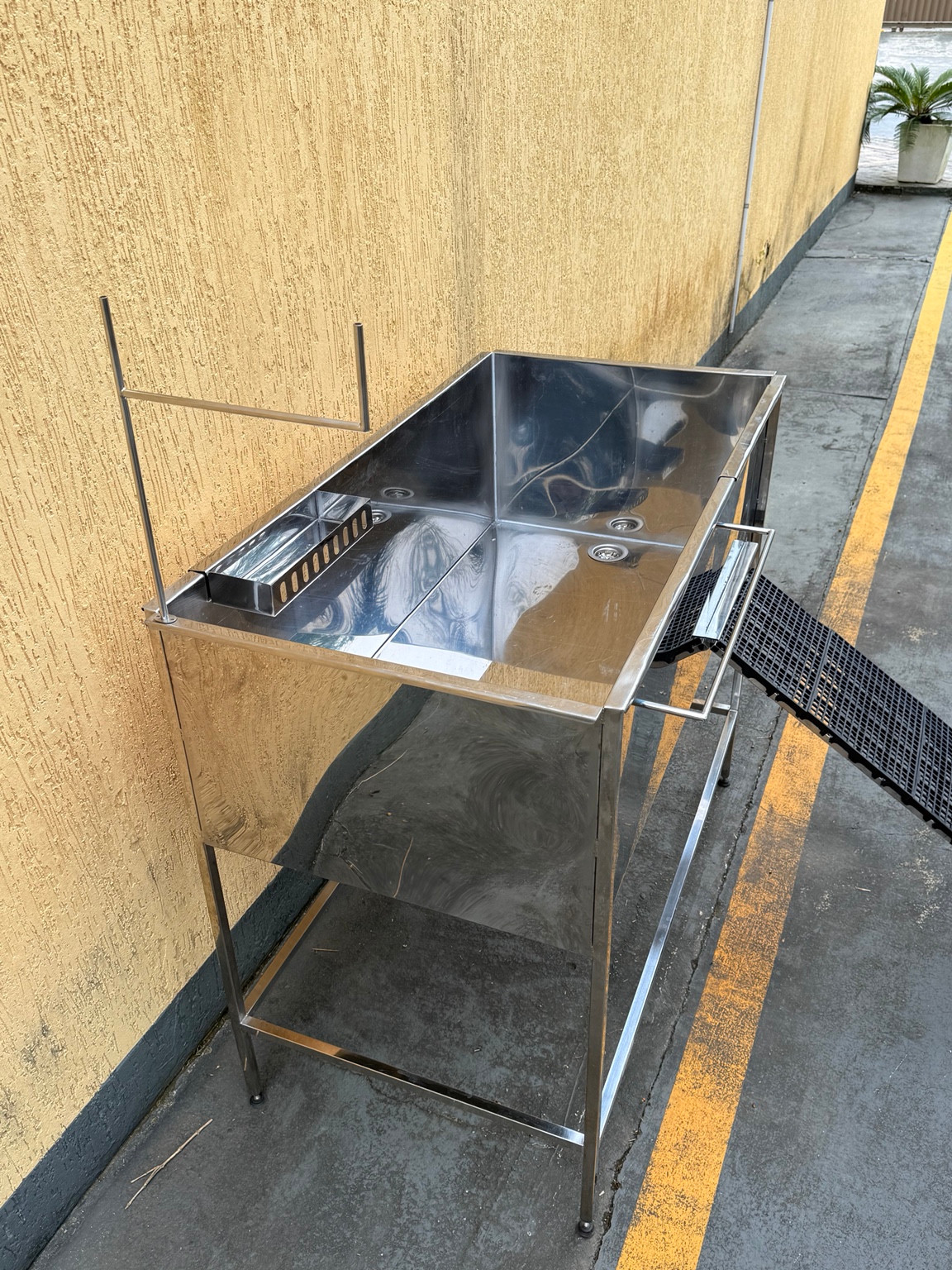 Interior da banheira e porta-coleira opcional